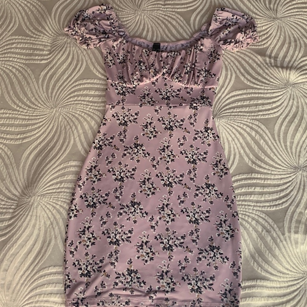 Cute floral pink mini dress with puff sleeve